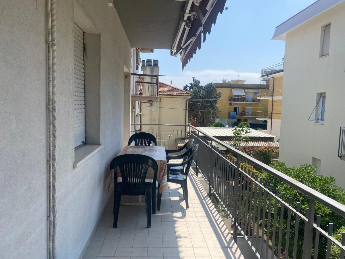 Via Pesaro A/C Apartment Marcelli Exterior photo